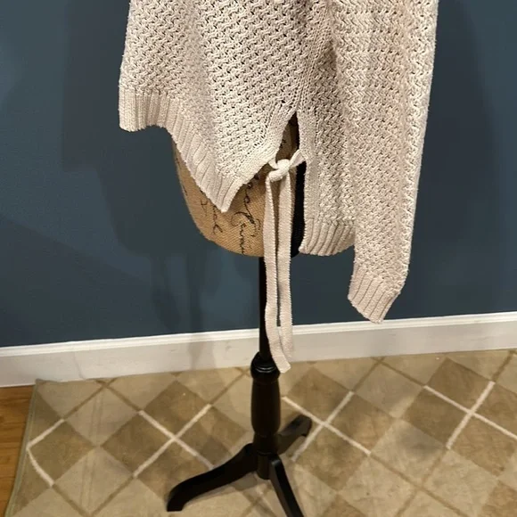 Universal Threads long sleeve sweater size small women’s - Picture 4 of 9